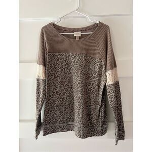 New Knox Rose Leopard Top with lace detail sleeve